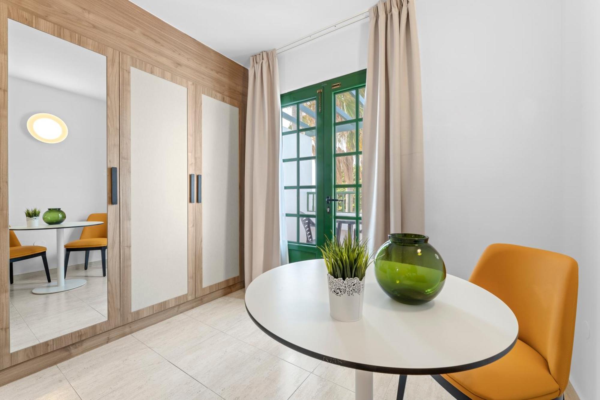 Apartamentos Tropicana 卡门港 外观 照片
