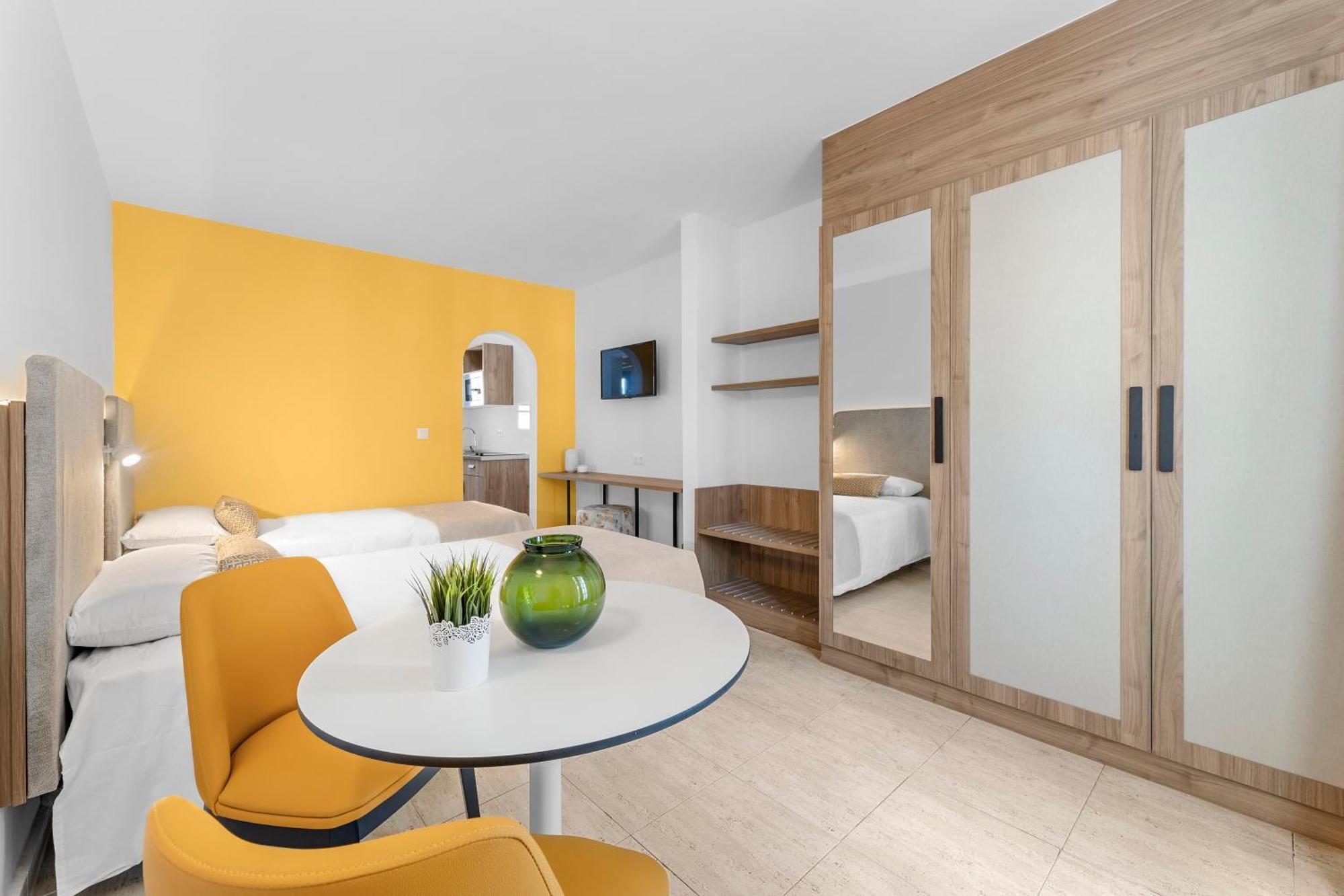Apartamentos Tropicana 卡门港 外观 照片